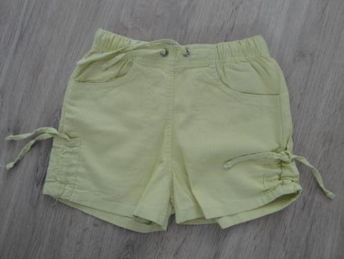 Kort broekje 104, Kinderen en Baby's, Kinderkleding | Maat 104, Zo goed als nieuw, Meisje, Broek, Ophalen of Verzenden