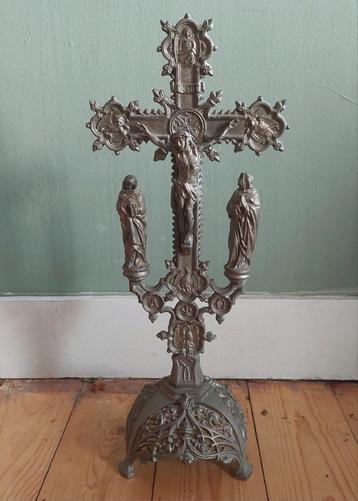  Lucky Vintage antieke vintage metalen kruisbeeld  beschikbaar voor biedingen