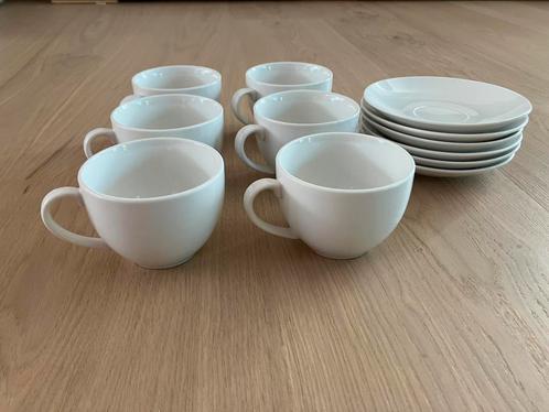 Kop en schotel Maxwell & Williams white basics, Huis en Inrichting, Keuken | Servies, Zo goed als nieuw, Kop(pen) en/of Schotel(s)