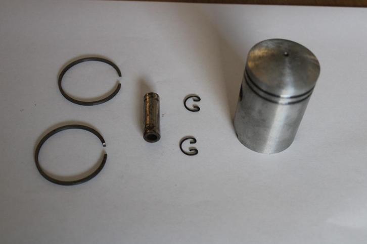 HMW, Victoria nieuwe zuigers uit oude voorraad., Fietsen en Brommers, Brommeronderdelen | Oldtimers, Nieuw, Overige merken, Overige typen