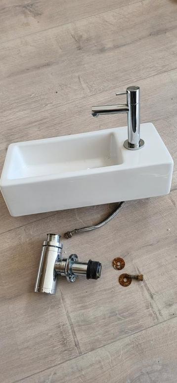 Toilet fonteintje incl kraan beschikbaar voor biedingen