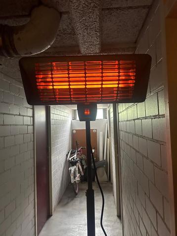 Terrasverwarmer staand beschikbaar voor biedingen