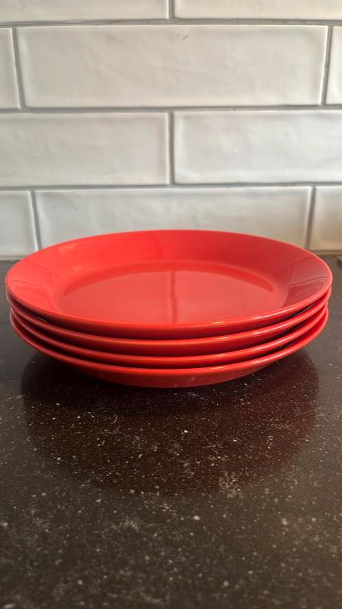Iittala teema lunchbord rood, Huis en Inrichting, Keuken | Servies, Zo goed als nieuw, Bord(en), Effen, Aardewerk, Ophalen of Verzenden