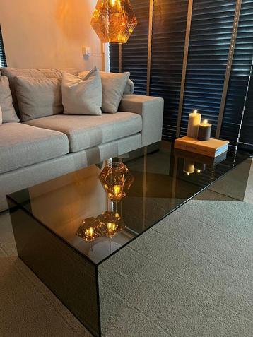 Grijze glazen tafel - Zo goed als nieuw! beschikbaar voor biedingen