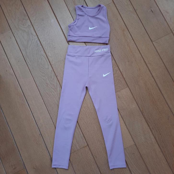 Nike Pro legging met top lila maat 110/116, Kinderen en Baby's, Kinderkleding | Maat 110, Zo goed als nieuw, Meisje, Sport- of Zwemkleding