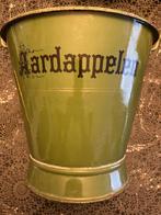 Verzameling groen emaille, Ophalen