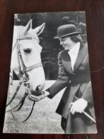 Prinses Beatrix met haar lievelings paard Soestdijk 1959, Verzamelen, Koninklijk Huis en Royalty, Ophalen of Verzenden, Zo goed als nieuw