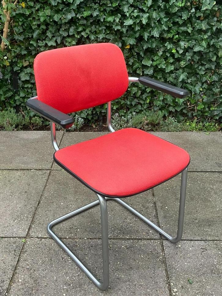 Gispen 1125 Stoel met Armleuning  André Cordemeyer  ca. 1975, Huis en Inrichting, Stoelen, Gebruikt, Eén, Metaal, Stof, Rood, Ophalen
