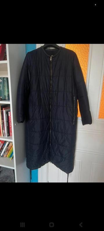 Humanoid jas beschikbaar voor biedingen