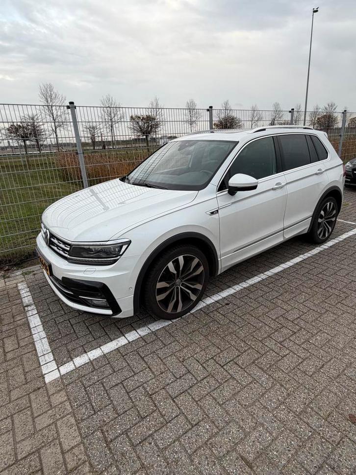 VW TIGUAN 2.0 TSI 4MOTION 3X R-LINE 220PK PEARL WIT, Auto's, Volkswagen, Particulier, 360° camera, 4x4, ABS, Achteruitrijcamera