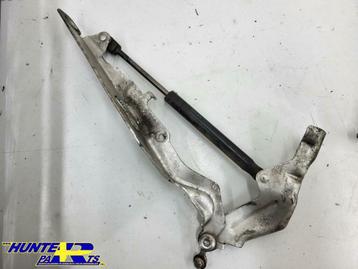 Motorkapscharnier L Volvo S80 ('06-'15) 30649514 beschikbaar voor biedingen