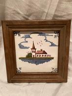 Makkum tegel kerkje Ferwoude anno 1762 in houten lijst, Ophalen of Verzenden