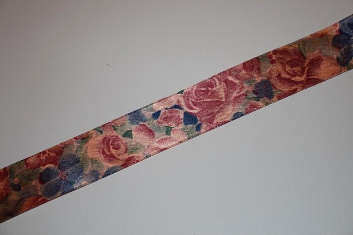 Satijn lint - roze met rozen - 25mm #3117, Hobby en Vrije tijd, Naaien en Fournituren, Nieuw, Lint, Band of Elastiek, Ophalen of Verzenden