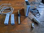 Nintendo WII met 2 controllers, Nunchuck, Oplader, ontvanger, Ophalen of Verzenden, Zo goed als nieuw, Met 2 controllers