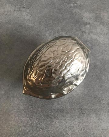Verzilverde walnootkraker vintage mooi grote kraker walnoot beschikbaar voor biedingen