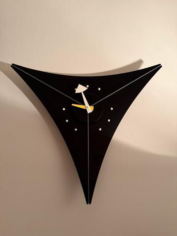 2 prachtige wandklokken beschikbaar voor biedingen