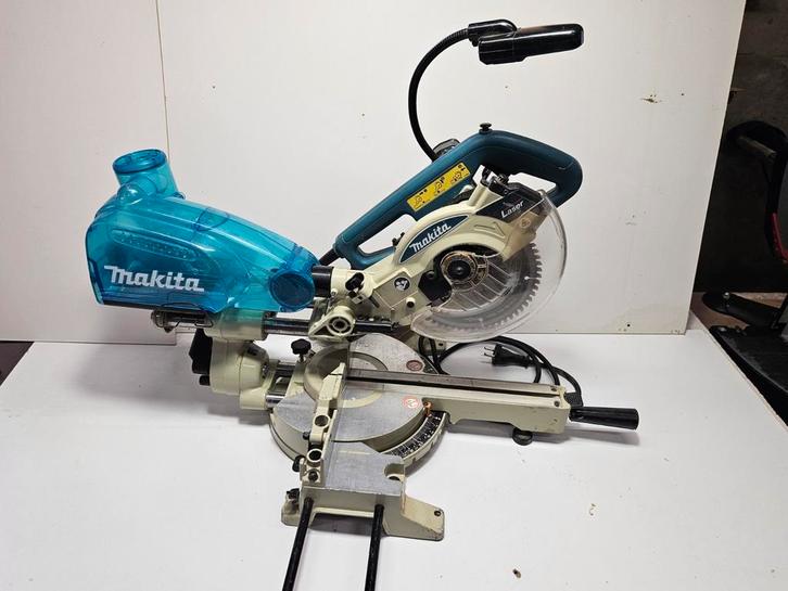 Makita afkortzaag met stofopvang,laser, Doe-het-zelf en Verbouw, Gereedschap | Zaagmachines, Gebruikt, Afkortzaag, 1200 watt of meer