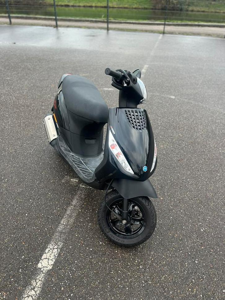 Piaggio Zip 172cc 2 takt, Fietsen en Brommers, Scooters | Piaggio, Zo goed als nieuw, Zip, Tweetakt, Ophalen of Verzenden
