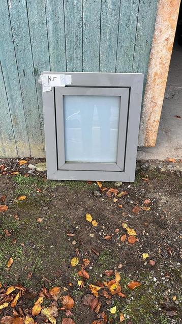 (45) Nieuw kunststof/aluminium raamkozijn draai raam  beschikbaar voor biedingen