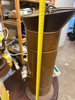 Antieke koperen waterkan met kraan, Ophalen