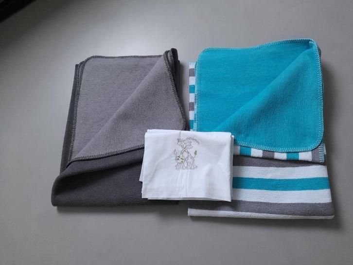 2 katoenen dekentjes + lakentje voor babyledikantje, IZGST, Kinderen en Baby's, Kinderkamer | Beddengoed, Zo goed als nieuw, Deken of Dekbed