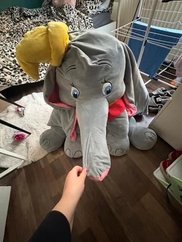 Grote Dumbo Knuffel beschikbaar voor biedingen