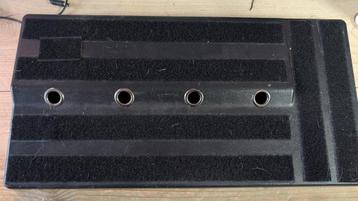 Pedalboard 50x25cm beschikbaar voor biedingen
