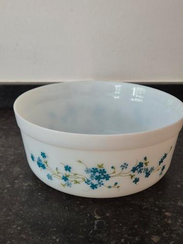 Vintage schaal Arcopal Veronica beschikbaar voor biedingen
