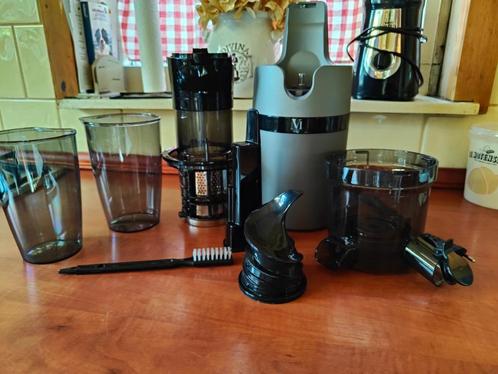 NIEUWSTAAT: V&M Healthy Slowjuicer - BPA-vrij inclusief BOEK, Witgoed en Apparatuur, Juicers, Zo goed als nieuw, Slowjuicer, Elektrisch