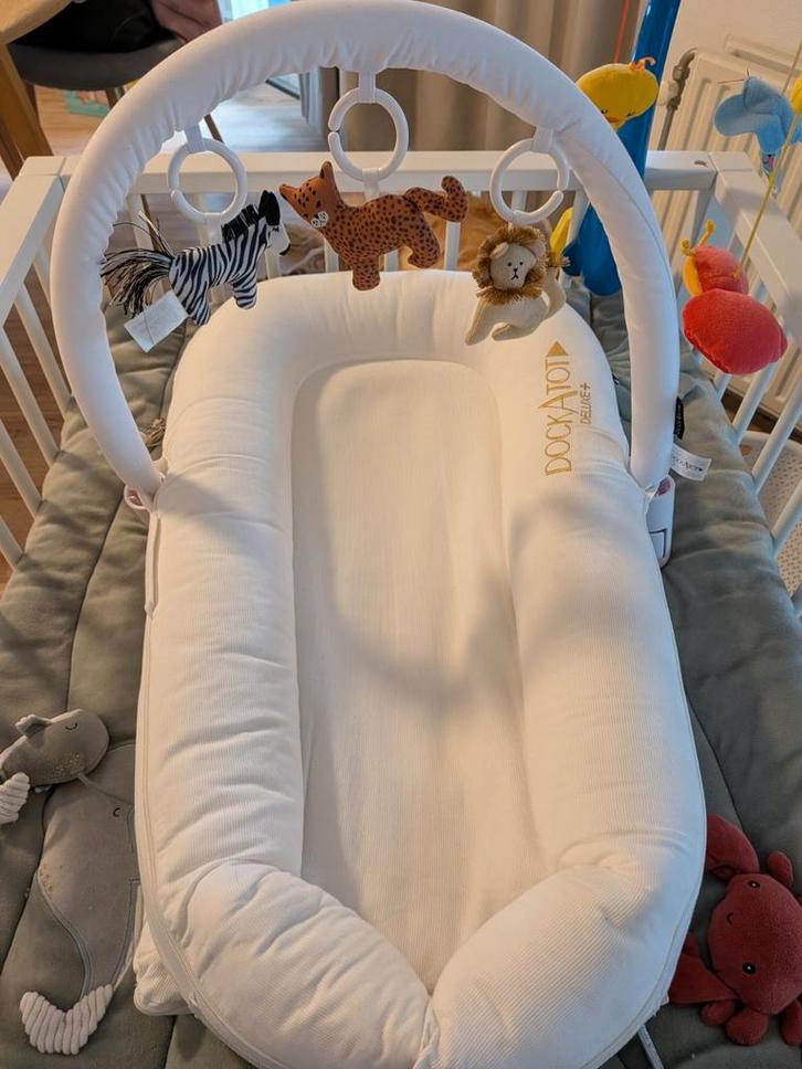 DockATot deluxe babynest inclusief speelboog, Kinderen en Baby's, Babywiegjes en Ledikanten, Zo goed als nieuw, Overige typen