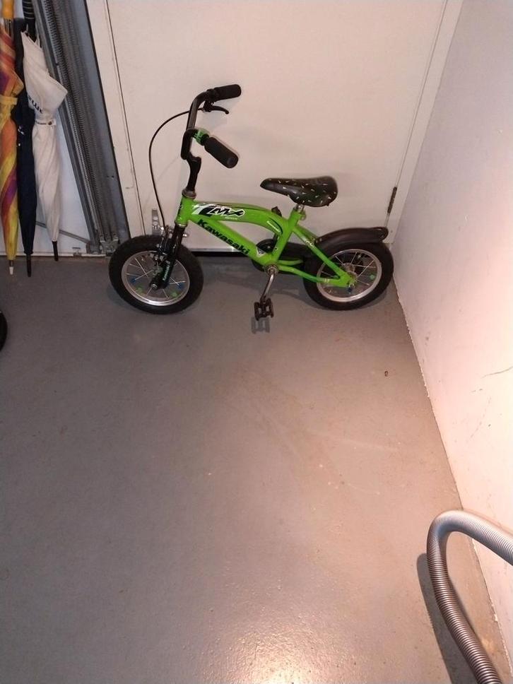 Kawasaki kinderfiets - 12 inch, Fietsen en Brommers, Fietsen | Jongens, Gebruikt, 14 inch of minder, Handrem, Ophalen
