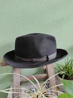 Zwarte gleufhoed vintage, Ophalen of Verzenden, Gedragen