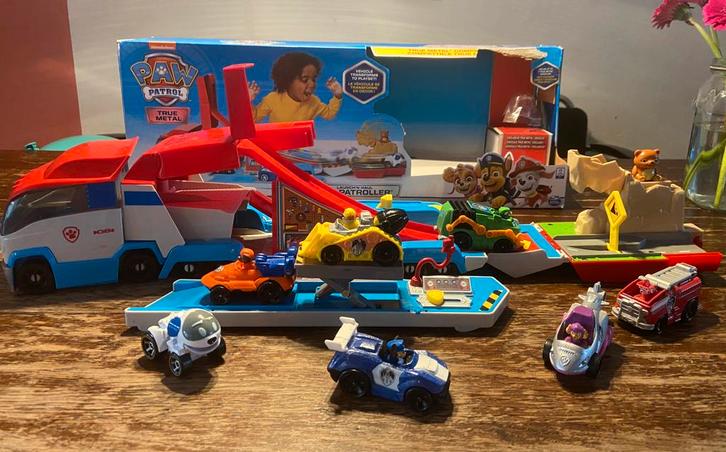 Paw patroller bus met 7 metalen pup autos en doos, Kinderen en Baby's, Speelgoed | Buiten | Actiespeelgoed, Zo goed als nieuw