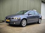 Volvo S40 2.4 I 103KW 2005 | Leder | Trekhaak | APK sept '26, Auto's, Voorwielaandrijving, 65 €/maand, Parkeersensor, Beige