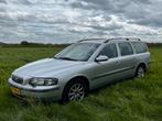 Volvo V70 2.4 140PK 2003 zilver mettalic, Origineel Nederlands, Te koop, Zilver of Grijs, 5 stoelen