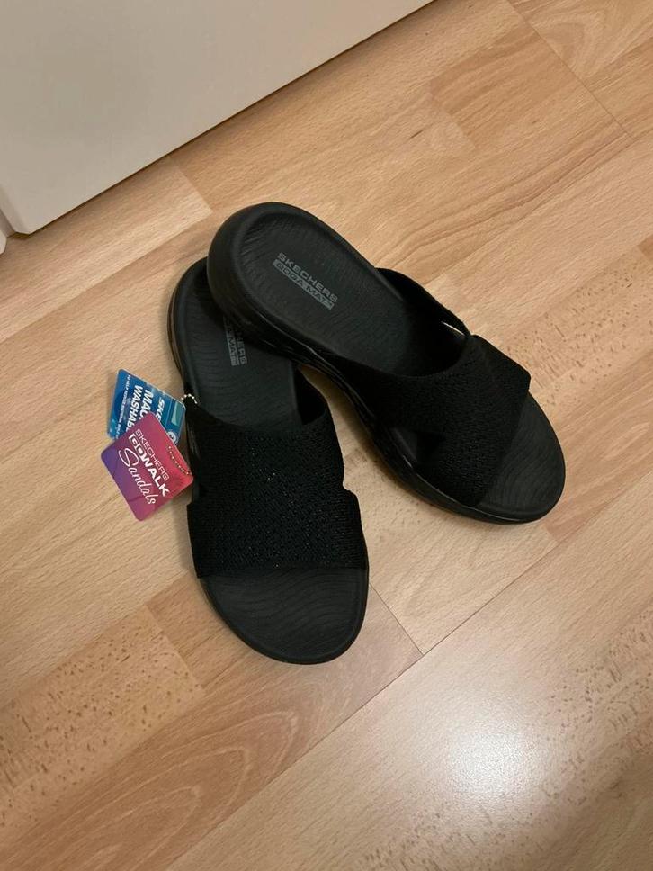 Merk: Skechers slippers maat 38 kleur zwart, Kleding | Dames, Schoenen, Zo goed als nieuw, Slippers, Zwart, Ophalen of Verzenden