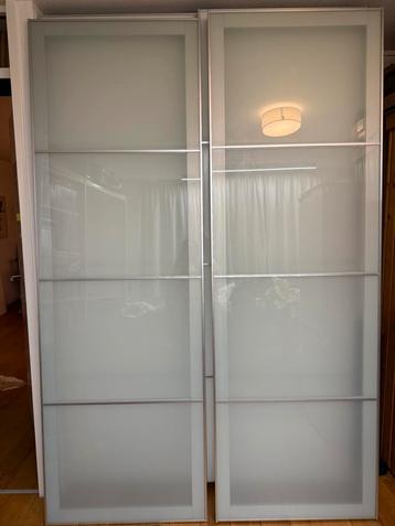 Glazen schuifdeuren pax lichtblauw melkglas beschikbaar voor biedingen
