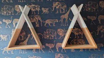 2 mooie tipi wandplanken beschikbaar voor biedingen