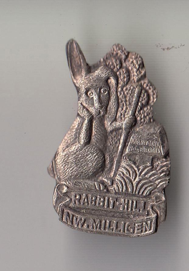 Rabbit Hill uddel Nieuw Milligen broche, Verzamelen, Speldjes, Pins en Buttons, Gebruikt, Speldje of Pin, Overige onderwerpen