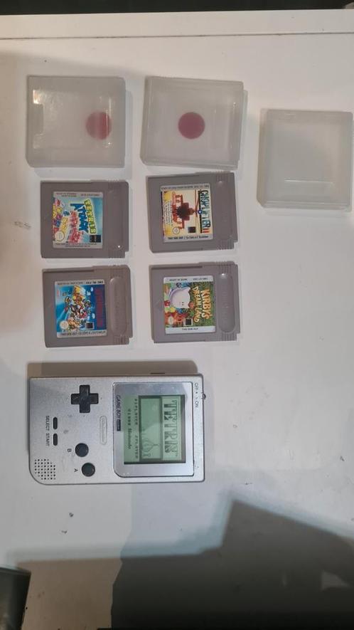 gameboy pocket zilver met spellen  -zie beschrijving, Spelcomputers en Games, Spelcomputers | Nintendo Game Boy, Zo goed als nieuw