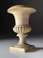 Marmeren vaas jardinière, Ophalen