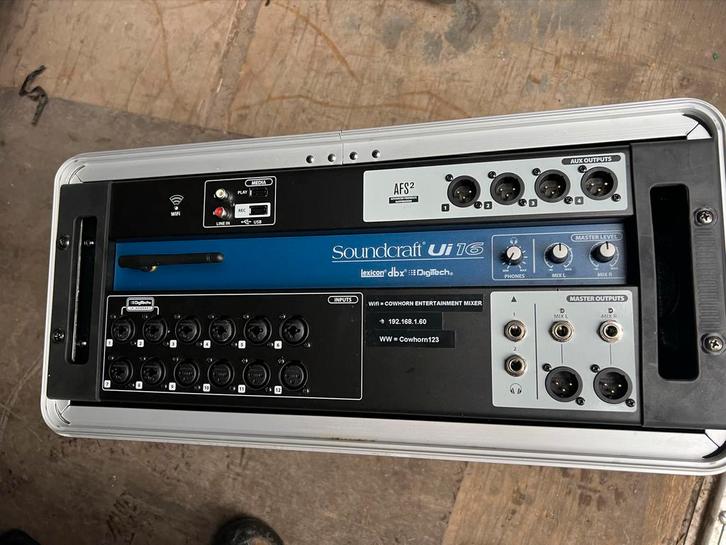 Soundcraft Ui16 zgan + Gator Case 19", Muziek en Instrumenten, Mengpanelen, Zo goed als nieuw, 10 tot 20 kanalen, Microfooningang