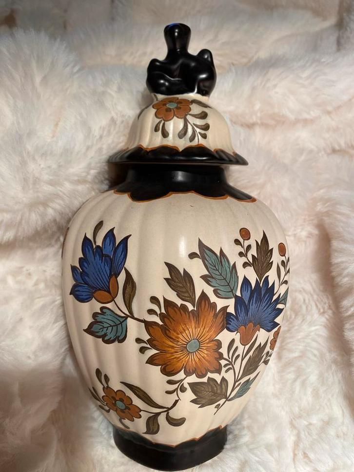 Flora Gouda Plateel Vaas met Deksel, Antiek en Kunst, Antiek | Vazen, Ophalen of Verzenden