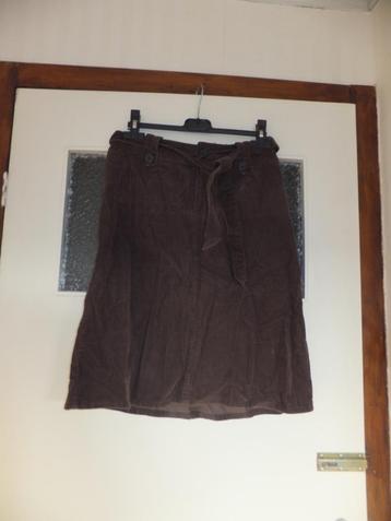Ribstof rok van H&M in donkerbruin 36 S. Met ceintuur. Zgan beschikbaar voor biedingen