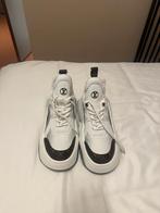 Louis Vuitton Chunky Sneakers Wit/Bruin, Kleding | Dames, Schoenen, Ophalen, Wit, Sneakers of Gympen, Louis Vuitton