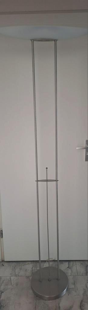Moderne Staande Lamp (Lamp Defect) beschikbaar voor biedingen