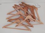 Houten Hangers - Wooden hangers, Ophalen, Zo goed als nieuw