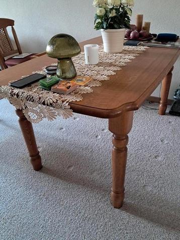 Eetkamertafel. beschikbaar voor biedingen