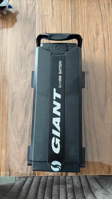 Giant Li-ion Baterry (defect) - laad niet op beschikbaar voor biedingen