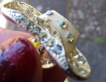 Geërfd. Oude Broche .

 beschikbaar voor biedingen